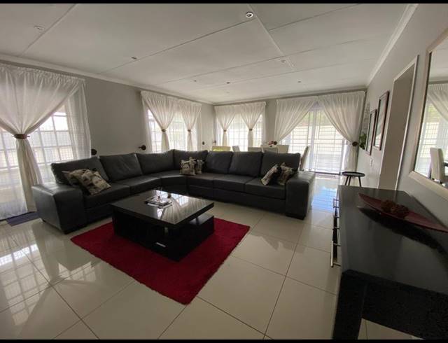 3 BEDROOM HOUSE FOR SALE IN CLAYVILLE